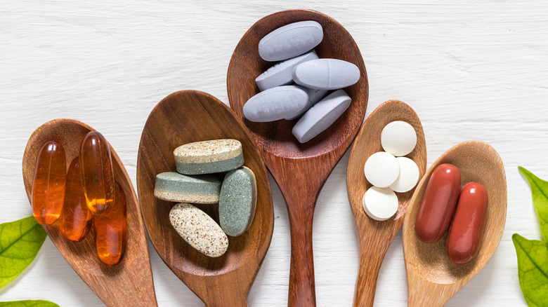 Multivitamin and multimineral supplements in wooden spoons