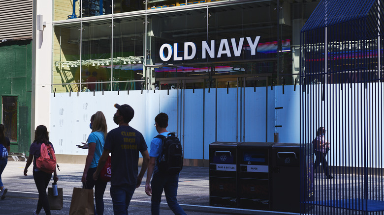 Outside facade of Old Navy 