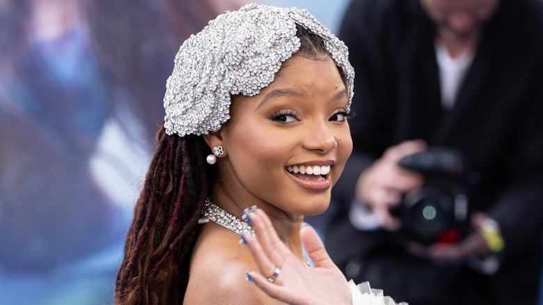 Halle Bailey waving at "The Little Mermaid" premiere