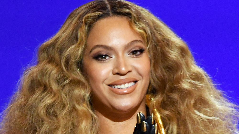 Beyoncé delivering her acceptance speech