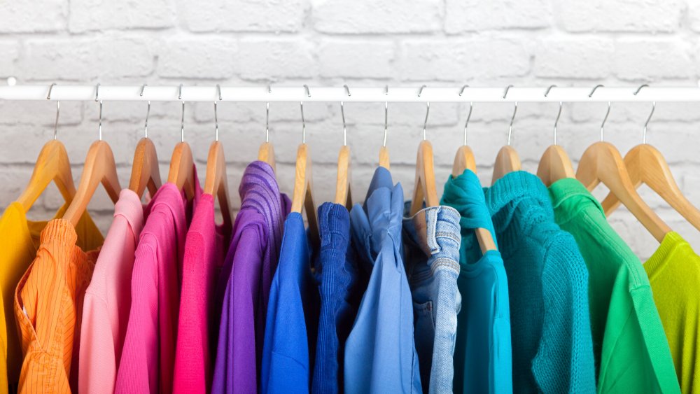 Rainbow order clothes rack