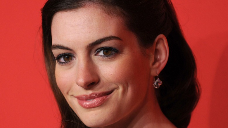 anne hathaway smiling closed mouth