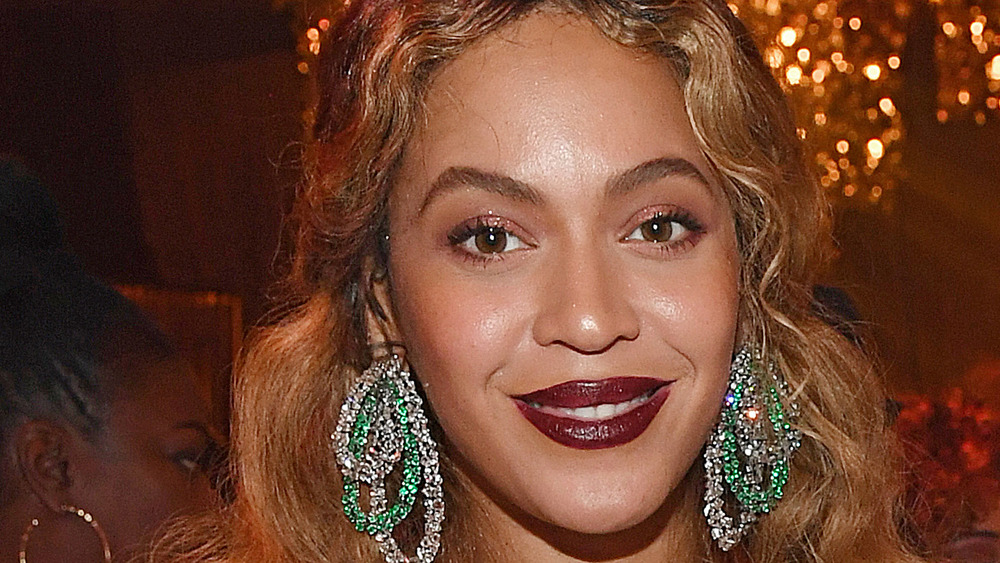 Beyonce wears dark lipstick