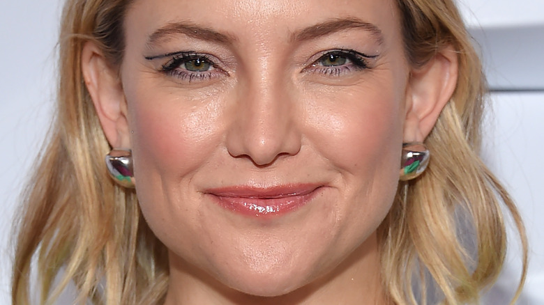 Kate Hudson on the red carpet with minimal makeup