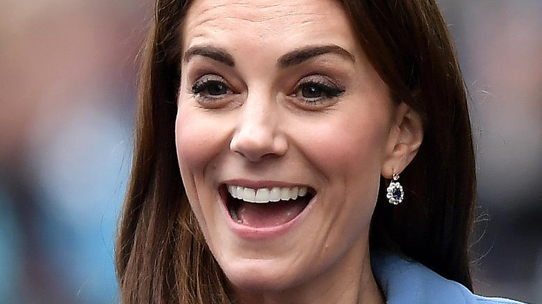 Kate Middleton greets waiting fans
