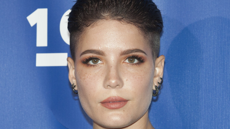 Halsey in 2017 with fade haircut