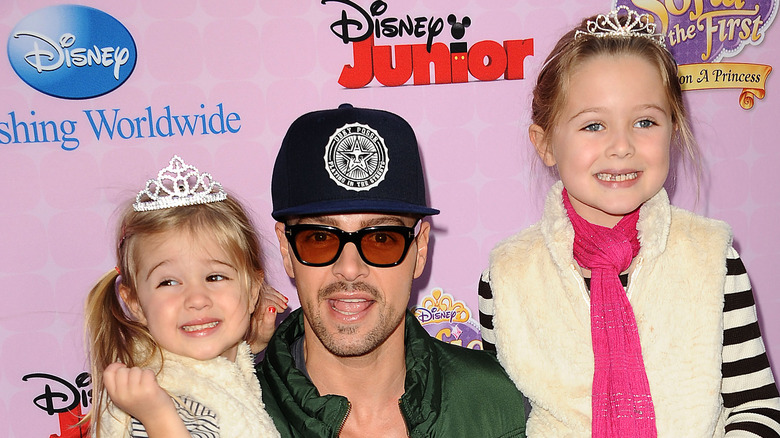 Joey Lawrence with daughters