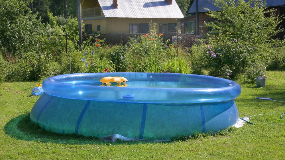 Mid sized inflatable pool