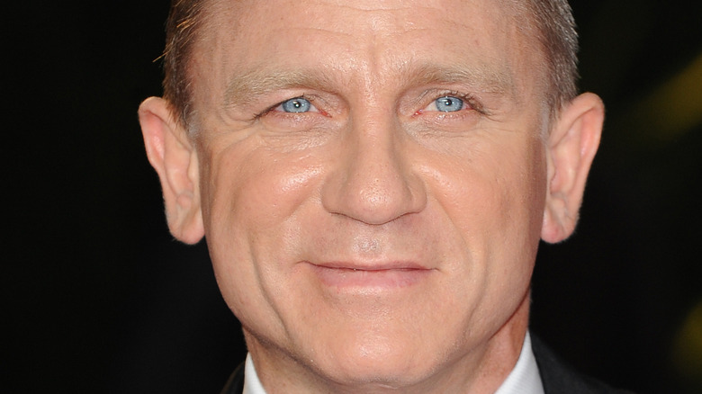 Daniel Craig wears a tux