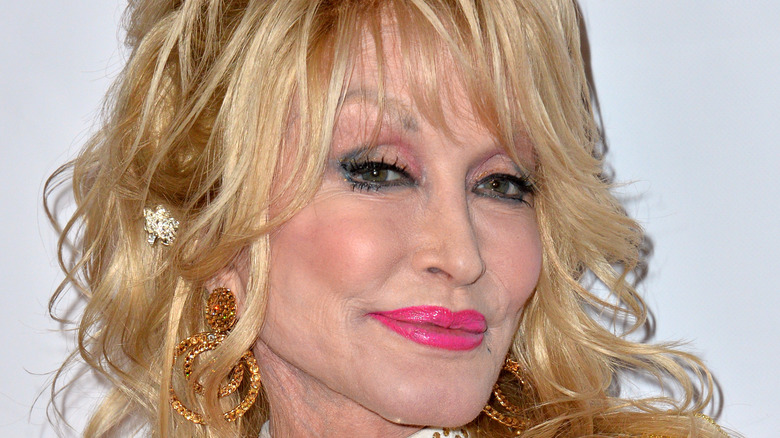 Dolly Parton pink lipstick