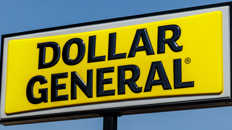 Yellow Dollar General sign.