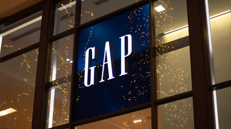 gap logo on storefront