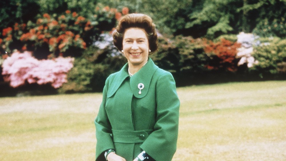 Queen Elizabeth when she was young, outside