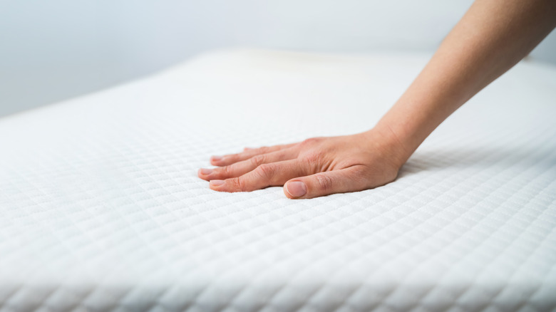 hand pushing mattress