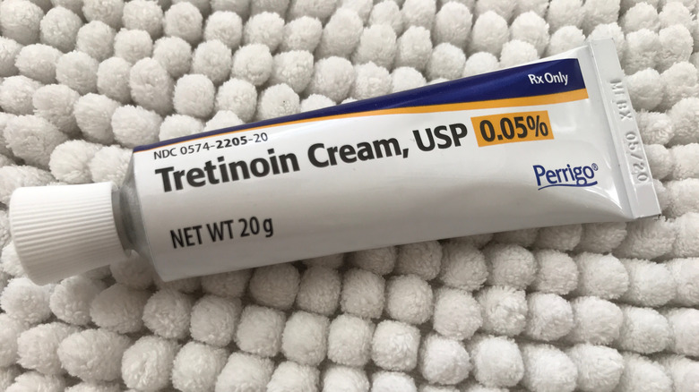 Tretinoin acne cream tube