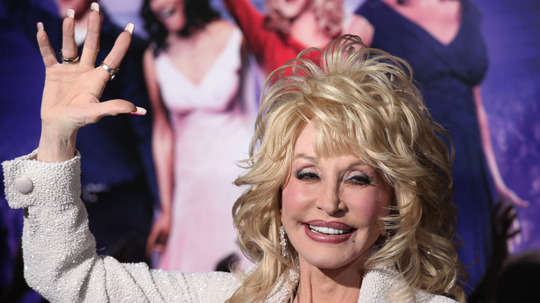 Dolly Parton smiling and waving to her fans
